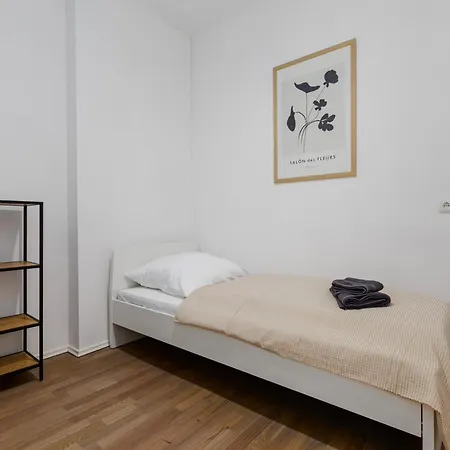 Auszeit Im Zentrum Von Braunau, Netflix *