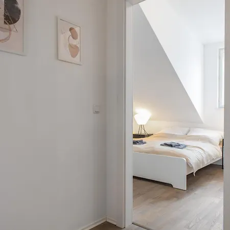 Auszeit Im Zentrum Von Braunau, Netflix *