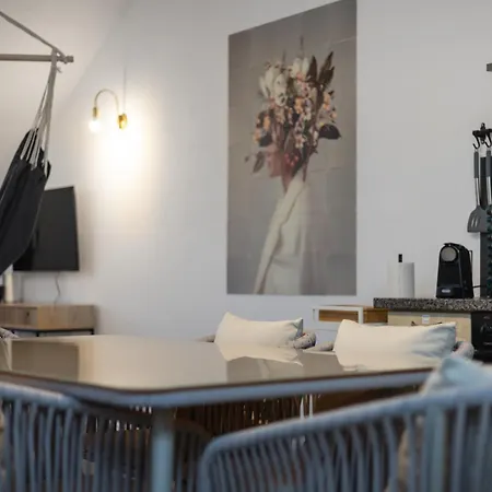 Auszeit Im Zentrum Von Braunau, Netflix * Braunau am Inn